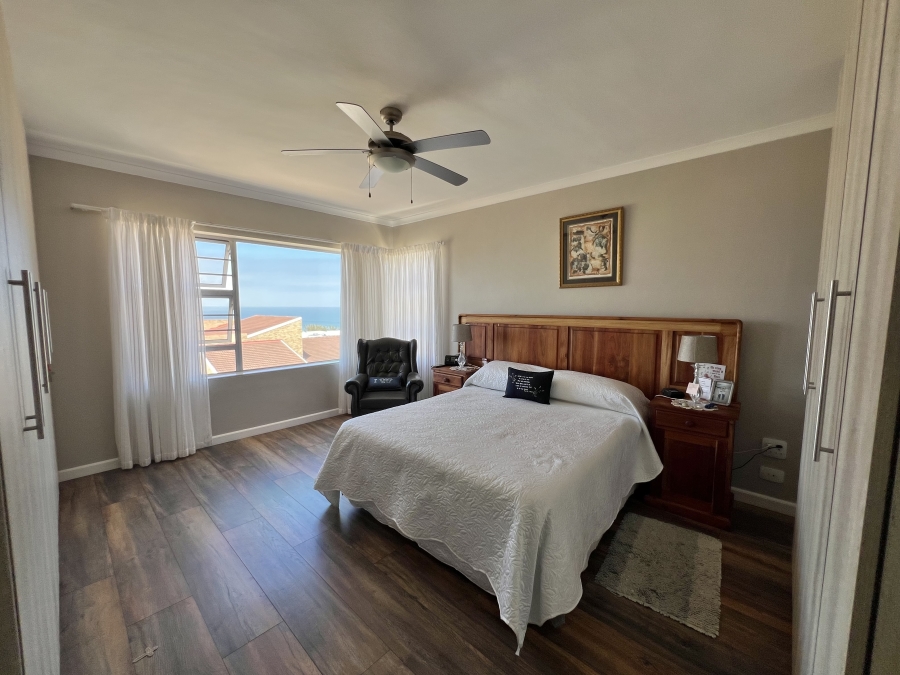 3 Bedroom Property for Sale in Wavecrest Eastern Cape